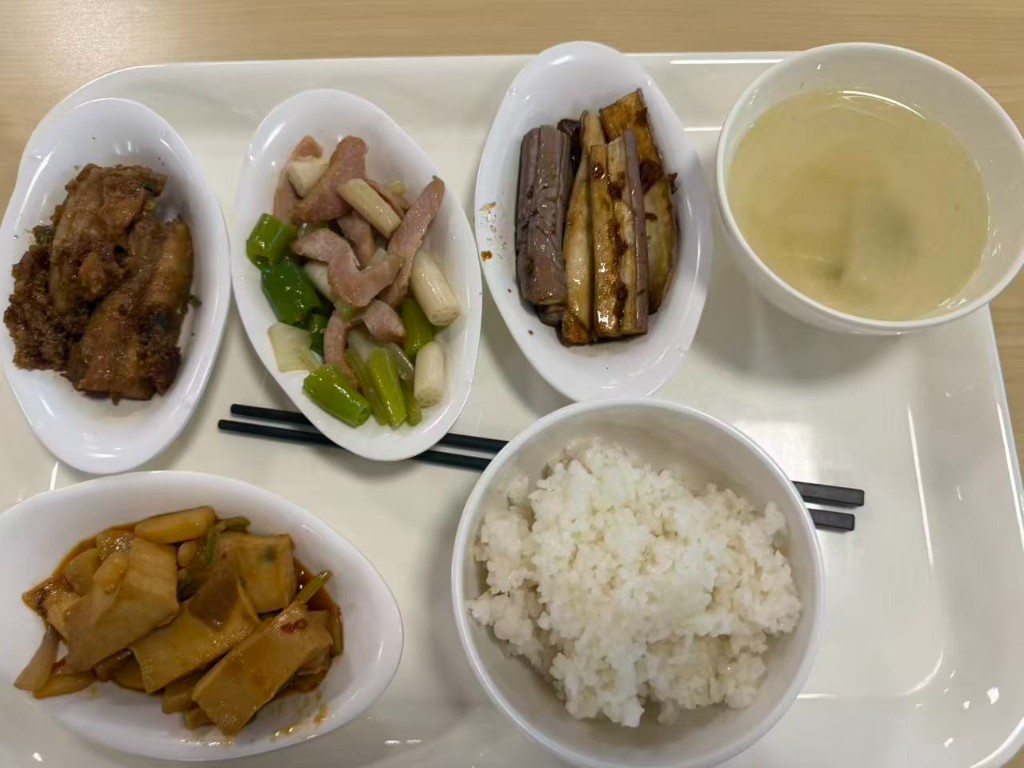 盒饭一